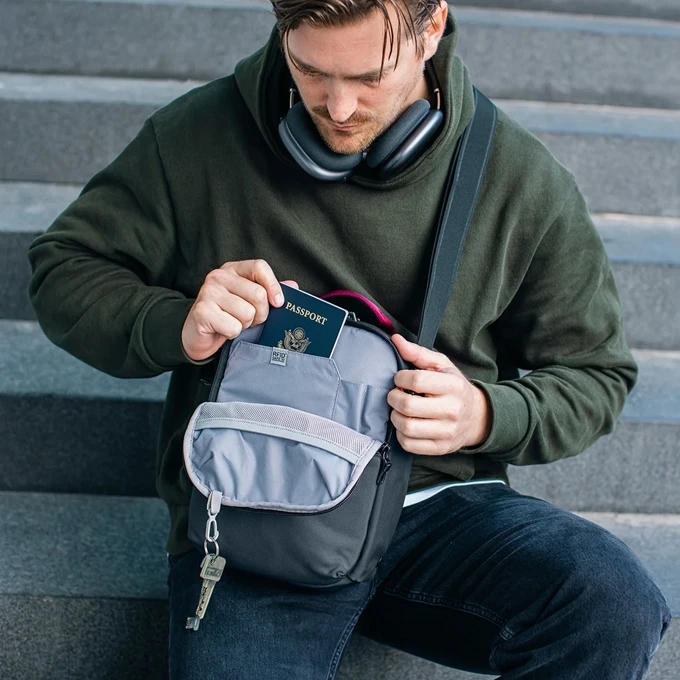 Pacsafe Metrosafe X Anti-Theft Vertical Crossbody Slate 2 Pacsafe Metrosafe X Anti-Theft Vertical Crossbody Slate - Afbeelding 2