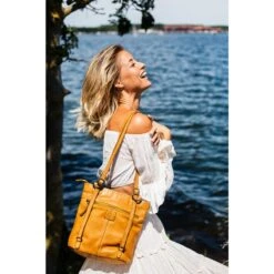 Bear Design Cow Lavato Schoudertas Zwart -Trendy Tassenwinkel image 344