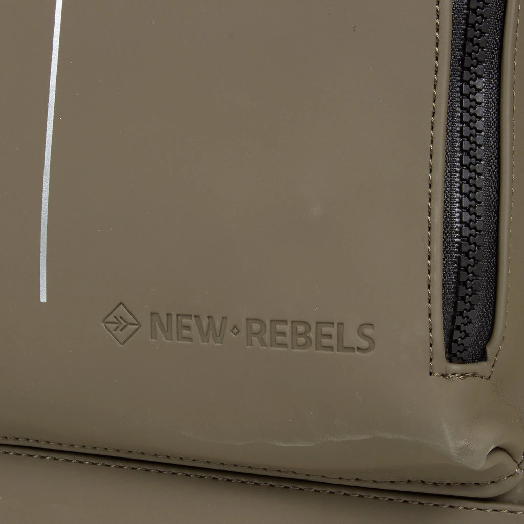 New Rebels ® Mart - PU - Laptop - Rugtas - Rugzak - Waterafstotend - Olijf 4 New Rebels ® Mart - PU - Laptop - Rugtas - Rugzak - Waterafstotend - Olijf - Afbeelding 4