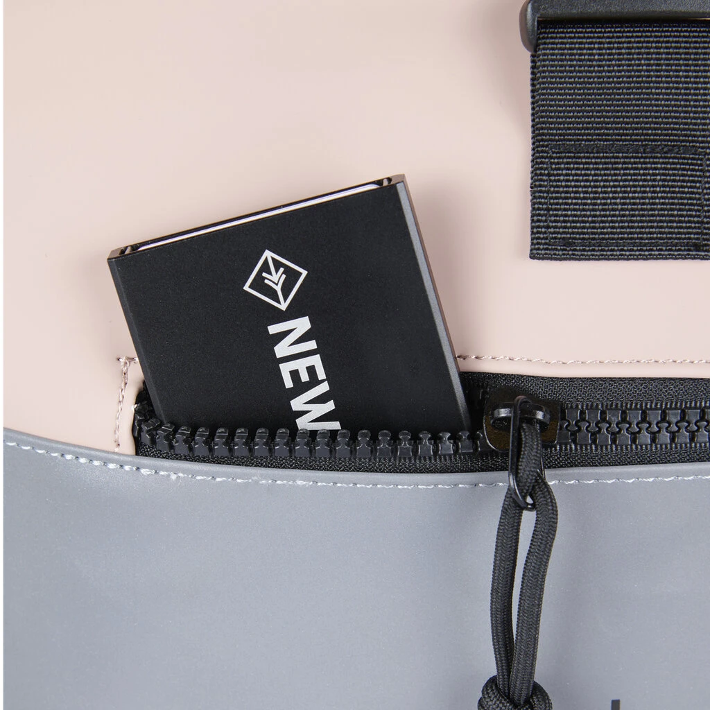 New Rebels Bowie New York Oud Roze 16L Rugzak Rolltop Waterafstotend Laptop 15.6 4 New Rebels Bowie New York Oud Roze 16L Rugzak Rolltop Waterafstotend Laptop 15.6 - Afbeelding 4