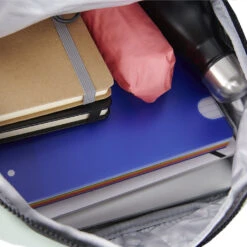 New Rebels Mart Chicago Handel Salie Groen 18L Rugzak Waterafstotend -Trendy Tassenwinkel new rebels new rebels mart chicago handel salie gr 2